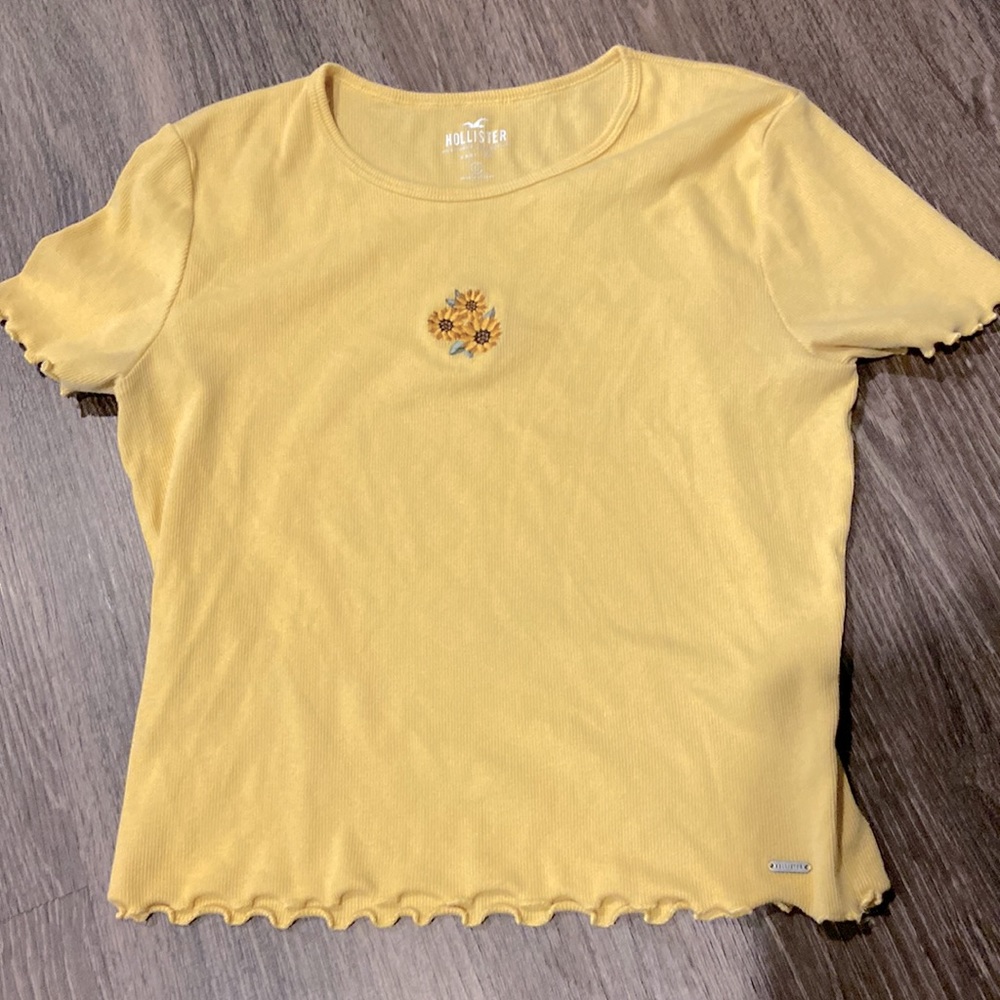 Hollister size L tee. Not crop. Great cond.